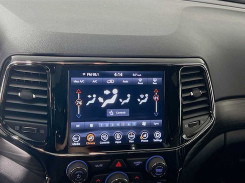 Used 2022 Jeep Grand Cherokee Laredo X image 15