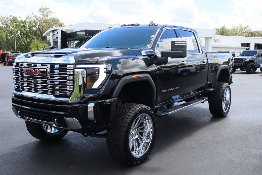 Used 2025 GMC Sierra 2500 Denali w/ Denali Reserve Package AWD/4WD image 5