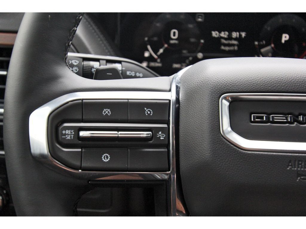 Used 2026 GMC Yukon XL Denali w/ Sun & Power Step Package AWD/4WD image 17