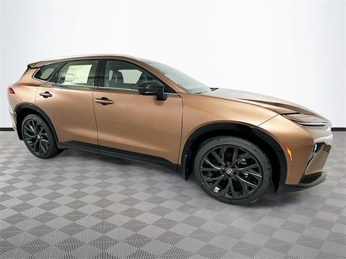 New 2025 Toyota Crown Signia image 3