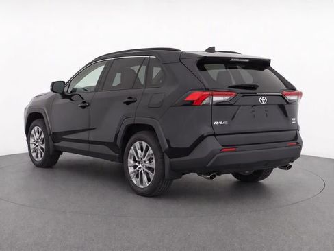 Used 2025 Toyota RAV4 XLE AWD/4WD image 3