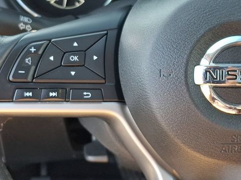 Used 2017 Nissan Rogue SV AWD/4WD image 21