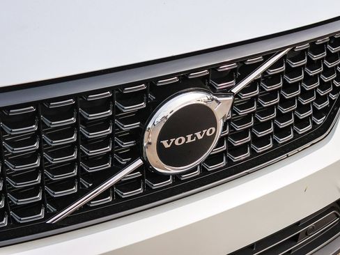 New 2026 Volvo XC40 B5 Core w/ Climate Package AWD/4WD image 16