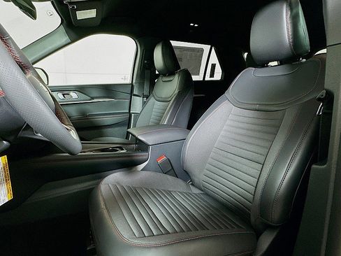 New 2026 Ford Explorer ST-Line w/ ST-Line Street Pack image 7