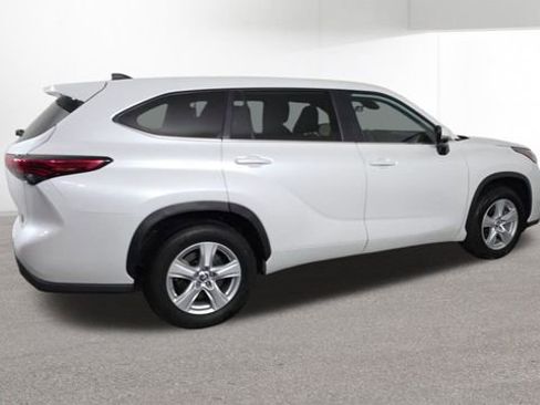 Used 2023 Toyota Highlander L image 10