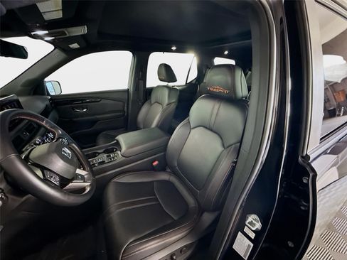 Used 2023 Honda Pilot TrailSport image 11