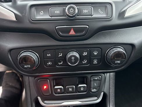 Used 2019 GMC Terrain SLE image 11