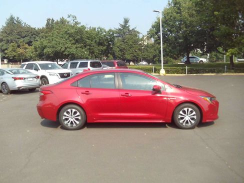 Used 2020 Toyota Corolla LE FWD image 6