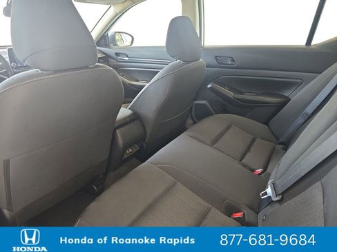 Used 2025 Nissan Altima 2.5 SV FWD image 18