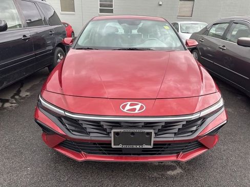 Used 2025 Hyundai Elantra SEL FWD image 2