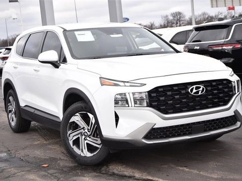 Used 2022 Hyundai Santa Fe SE image 2
