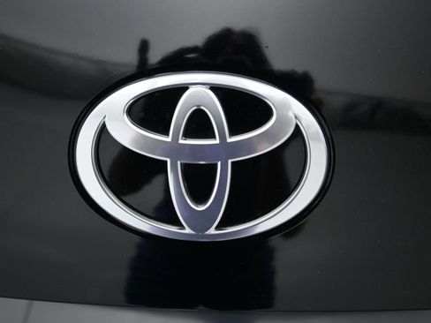 Used 2025 Toyota Camry SE image 30