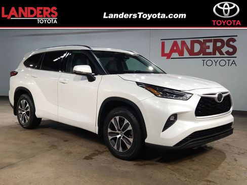 Used 2021 Toyota Highlander XLE image 1