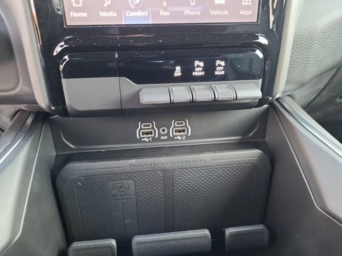 Used 2025 RAM 1500 Big Horn AWD/4WD image 34