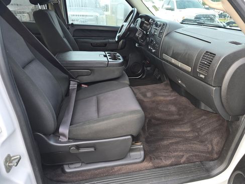 Used 2014 Chevrolet Silverado 2500 LT w/ Interior Plus Package image 32