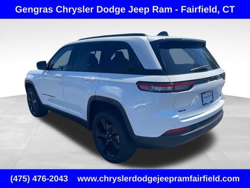 Used 2024 Jeep Grand Cherokee Limited w/ Black Appearance Package AWD/4WD image 5