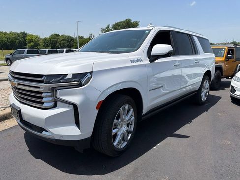 Used 2023 Chevrolet Suburban High Country w/ Premium Package 2 AWD/4WD image 3