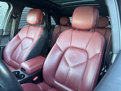 Certified 2022 Porsche Macan image 24