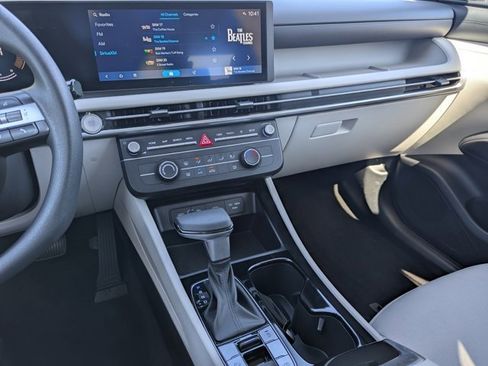 Used 2025 Hyundai Tucson SE image 24