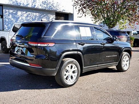 Used 2023 Jeep Grand Cherokee Limited w/ Trailer Tow Prep Group (B) image 8