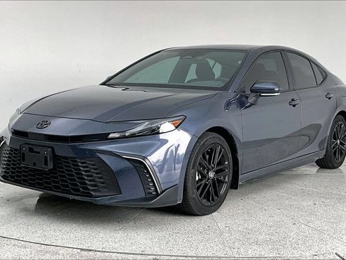 Used 2026 Toyota Camry SE w/ Convenience Package FWD image 11