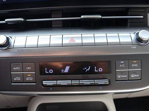 Used 2024 Hyundai Kona SEL AWD/4WD image 19