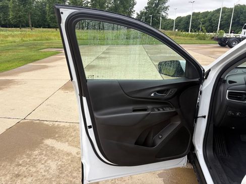 Used 2024 Chevrolet Equinox LT FWD image 10