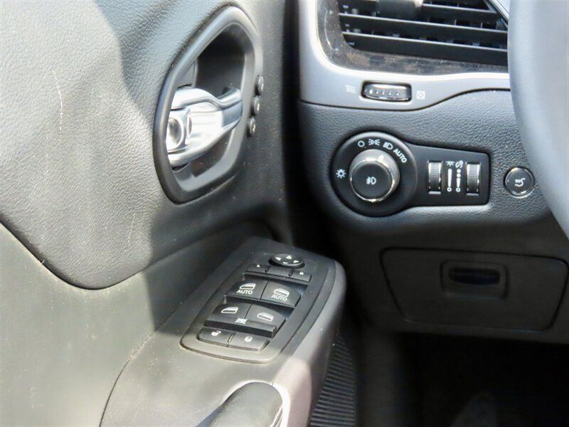 Used 2021 Jeep Cherokee Limited w/ Elite Package FWD image 22