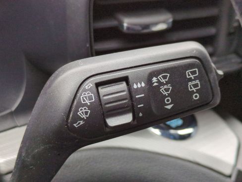 Used 2020 Ford Explorer XLT image 27