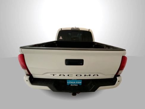 Used 2019 Toyota Tacoma TRD Sport w/ Technology Package AWD/4WD image 7