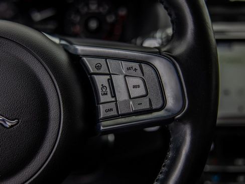 Used 2020 Jaguar F-PACE R-Sport image 7