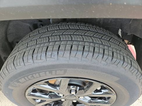 Used 2025 Jeep Grand Cherokee Altitude AWD/4WD image 28