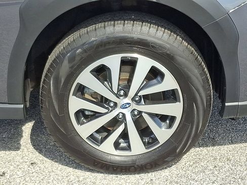 Certified 2025 Subaru Outback Premium AWD/4WD image 9