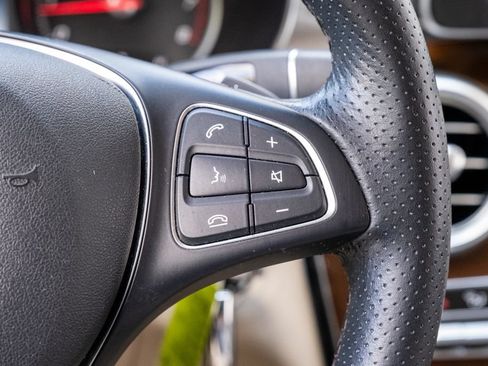 Used 2019 Mercedes-Benz GLC 300 4MATIC image 25