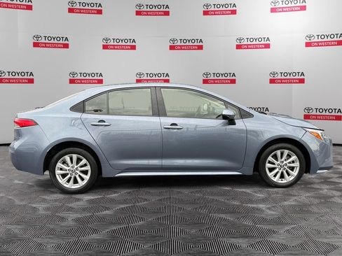 Used 2023 Toyota Corolla LE w/ LE Convenience Package FWD image 4