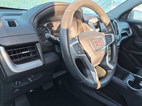 Used 2024 GMC Terrain SLE w/ Driver Convenience Package FWD image 11