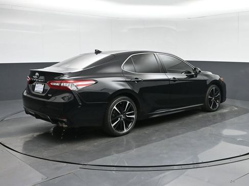 Used 2019 Toyota Camry XSE image 7