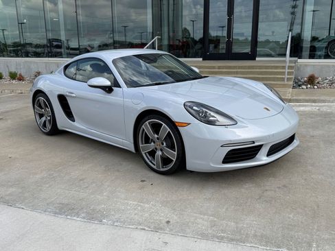 New 2025 Porsche 718 Cayman image 9