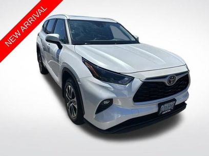 Used 2023 Toyota Highlander XLE