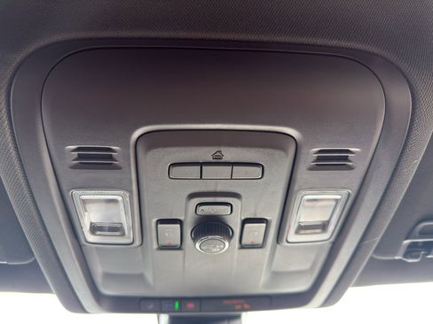 Used 2022 Chevrolet Tahoe LT w/ Luxury Package image 23