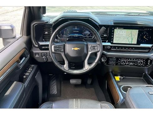 Used 2024 Chevrolet Silverado 3500 High Country w/ High Country Premium Package AWD/4WD image 6