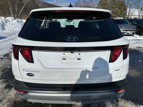 Certified 2025 Hyundai Tucson SE image 4