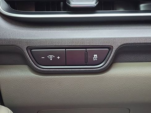Used 2025 Kia Carnival EX FWD image 30