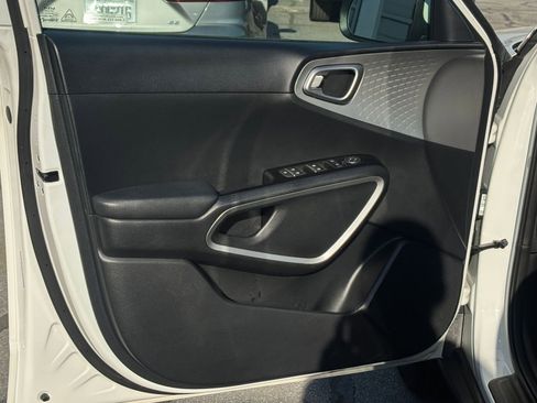 Used 2025 Kia Soul LX w/ LX Technology Package image 18