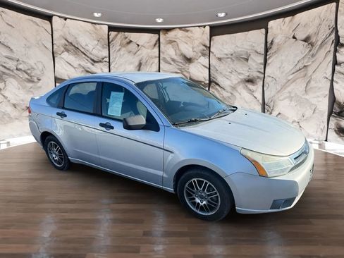 Used 2010 Ford Focus SE image 8