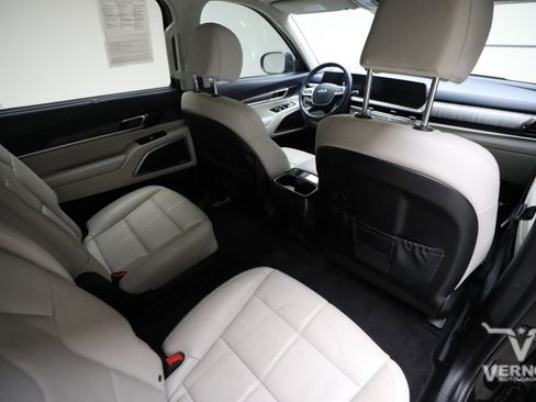 Used 2024 Kia Telluride EX w/ EX Captain's Chair Package FWD image 12