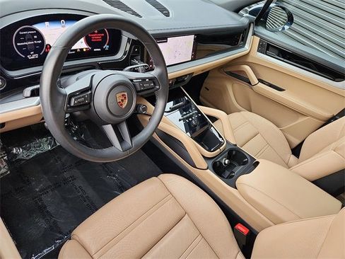 Used 2024 Porsche Cayenne image 4