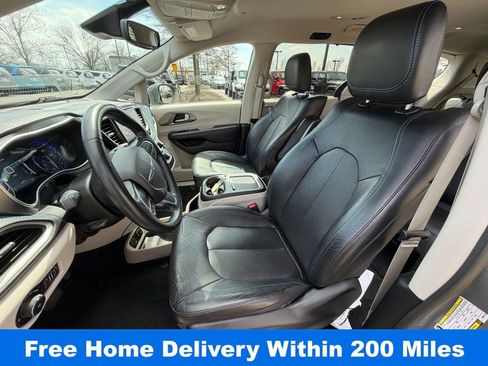 Used 2021 Chrysler Pacifica Touring-L w/ Uconnect Theater Family Group image 20
