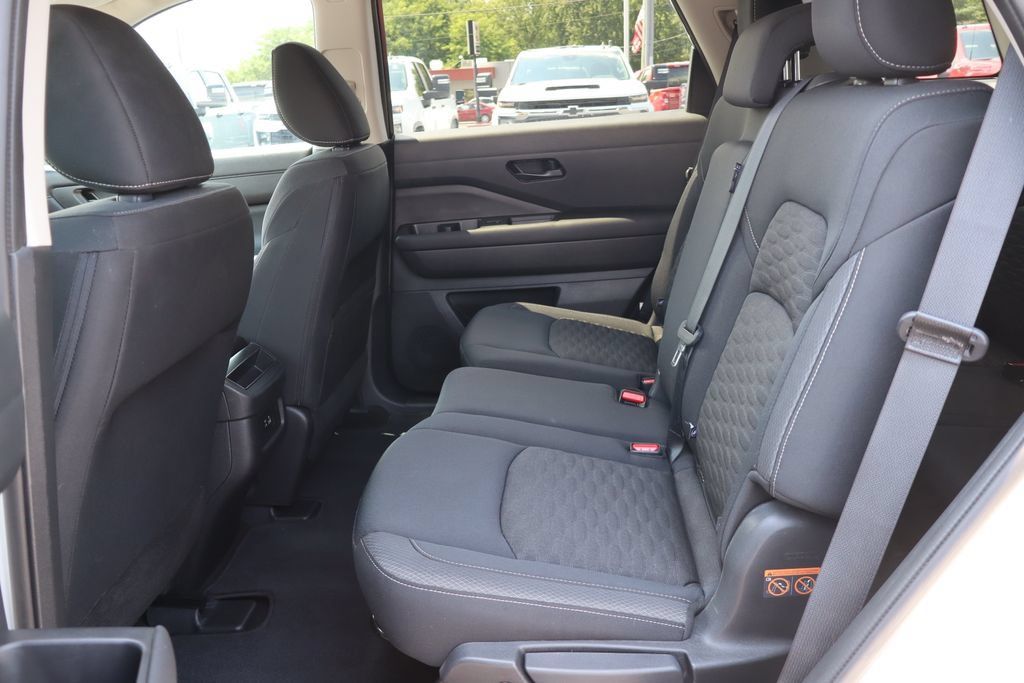 Used 2023 Nissan Pathfinder S AWD/4WD image 21
