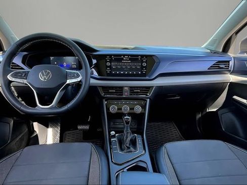 Certified 2023 Volkswagen Taos SE w/ Panoramic Sunroof Package FWD image 9